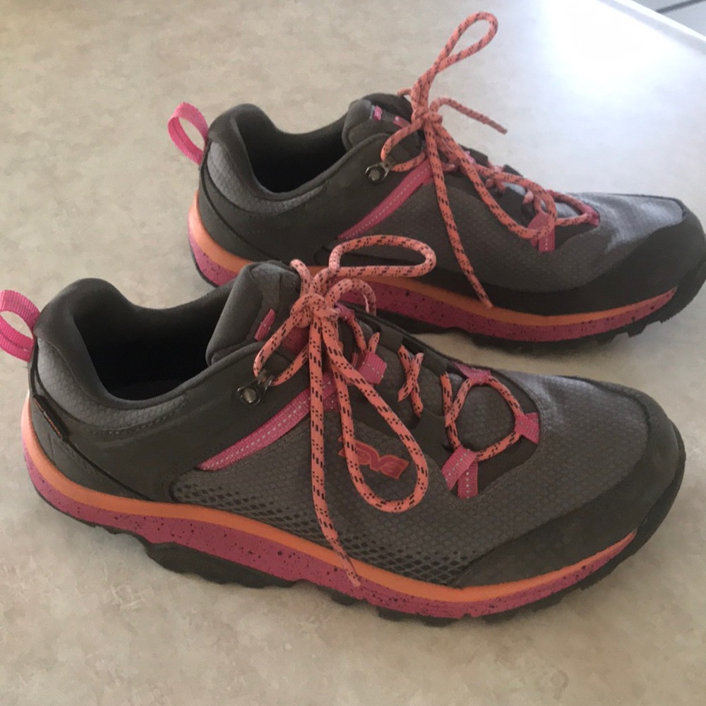 Nearly new Teva hiking shoes.